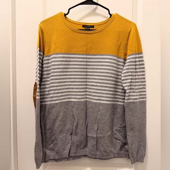 Sweaters - Picture 3 of 6